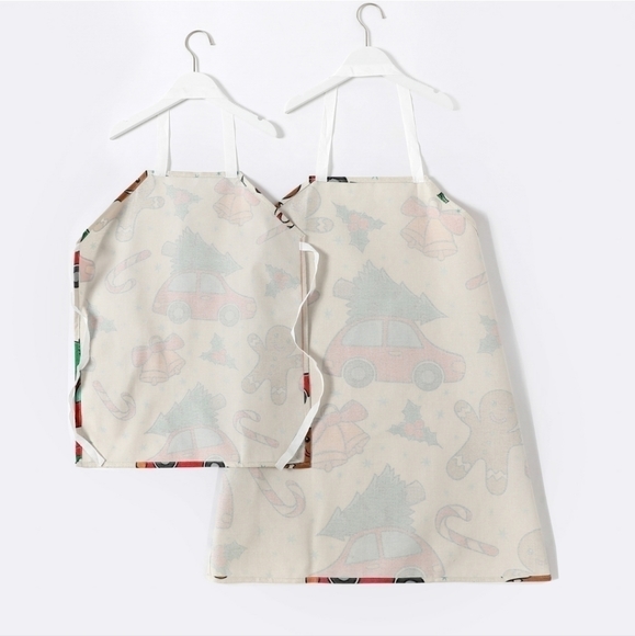 Mommy and Me Christmas Aprons (NWOT) - Picture 2 of 6